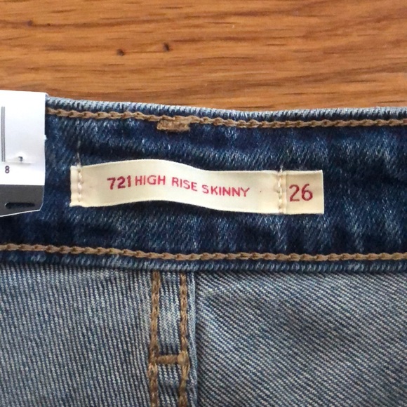 High Rise Levi’s Jeans - Picture 3 of 4